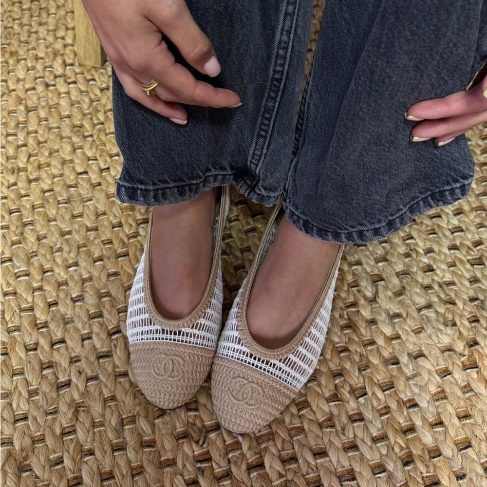 Chanel 25P Raffia White & Beige Flats | BNIB | Size 36, 36.5, 37.5 - Picture 2 of 13